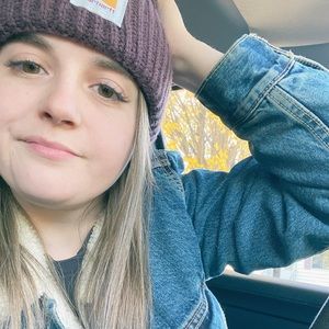 Meet your Posher, Dee